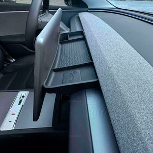 Hovedbilde Oppbevaringsboks bak skjerm Tesla Model 3 og Y