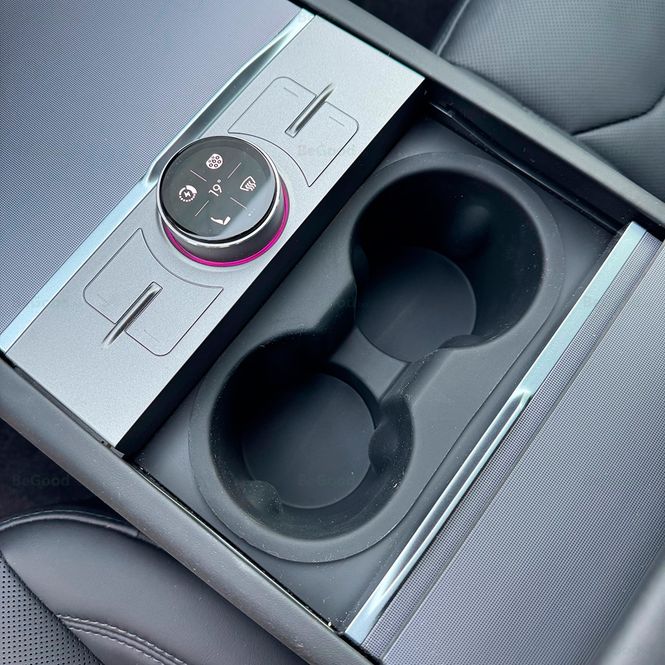 Hovedbilde Dobbel Koppholder Tesla Model Y Juniper